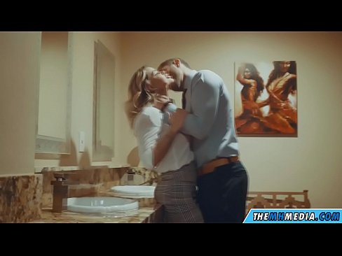 ❤️ As in busty blonde jo ferliedt yn in iepenbier toilet ❤️ Pornofideo by porno fy.fuxporn-com.ru ❌️